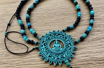 What necklaces do Buddhists wear?